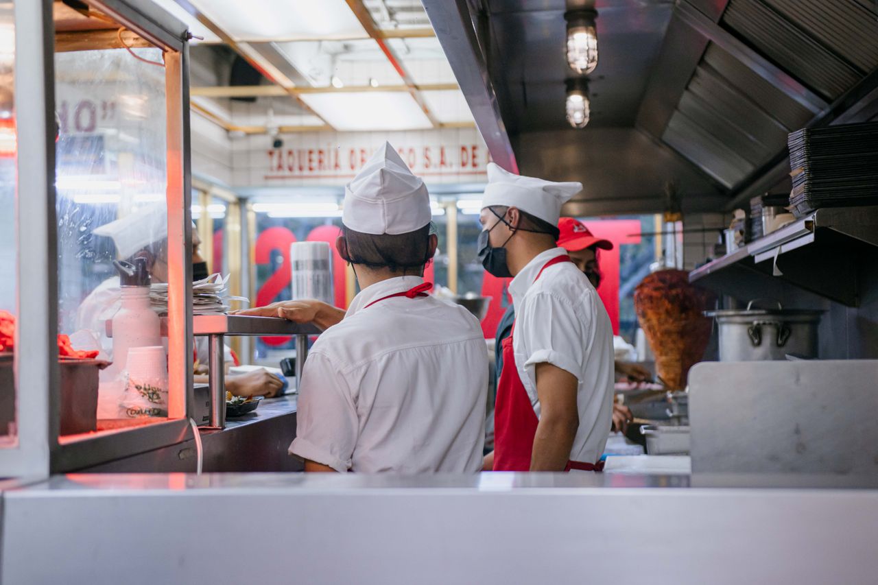 Takeaway Order System: Friday-Night Peaks Without Errors