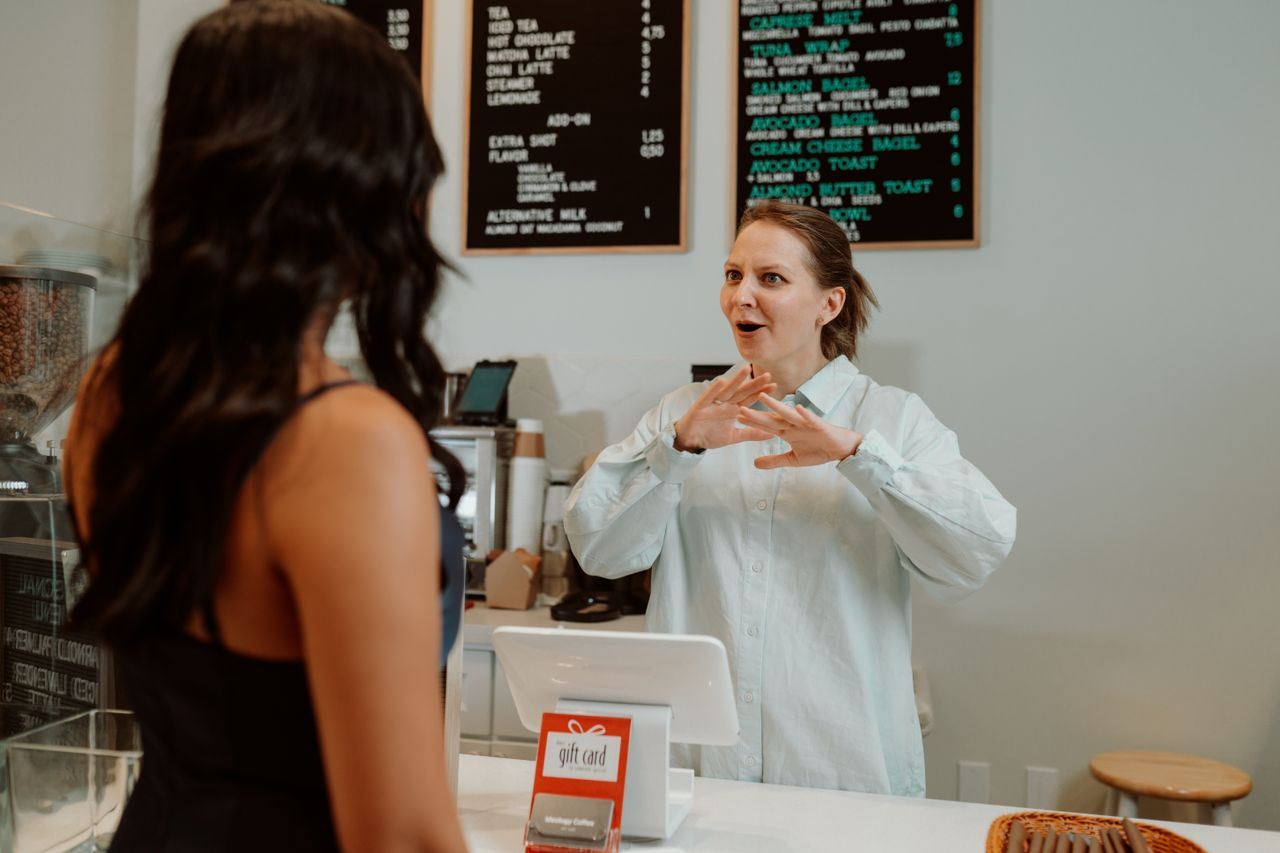 Restaurant Loyalty App vs Loyalty Card: Which Works Best?
