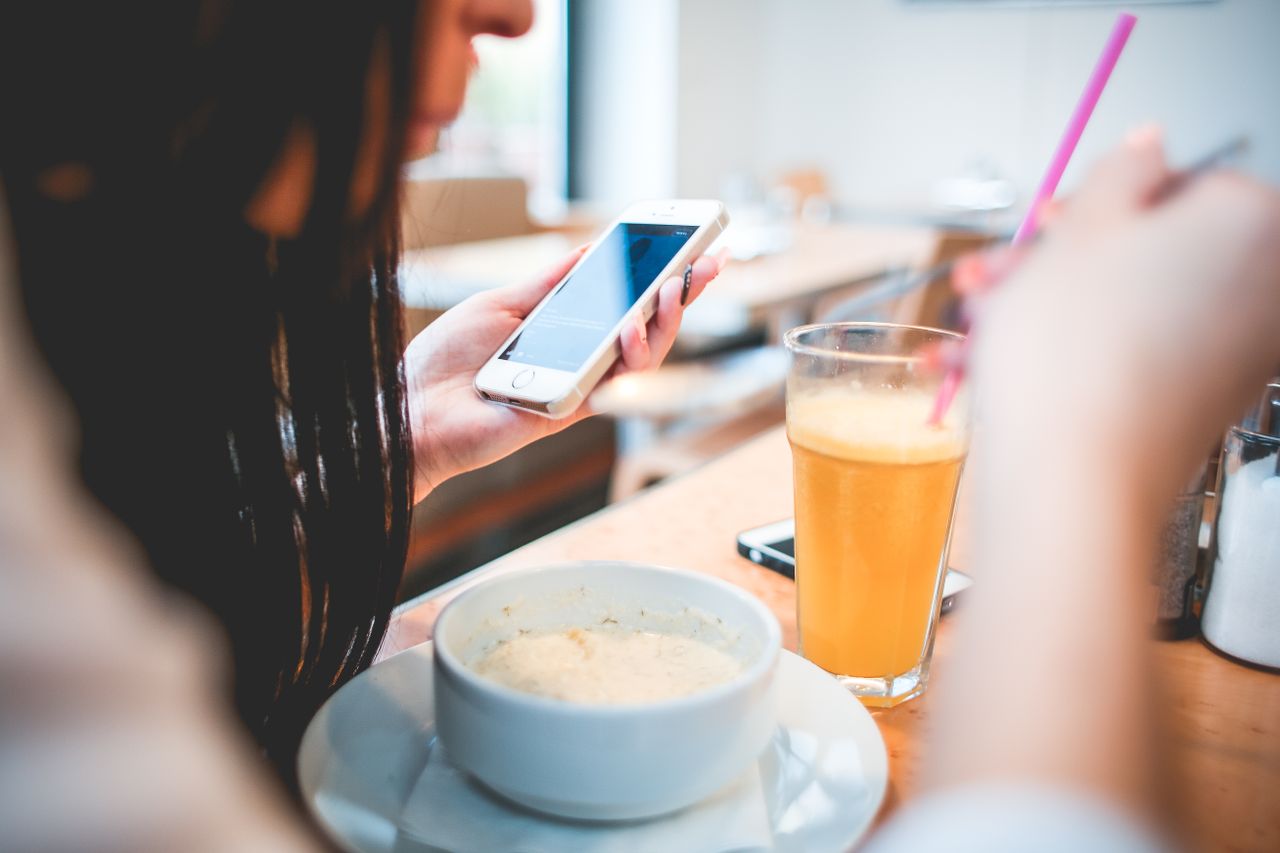 Restaurant Loyalty App vs Loyalty Card: Which Works Best?